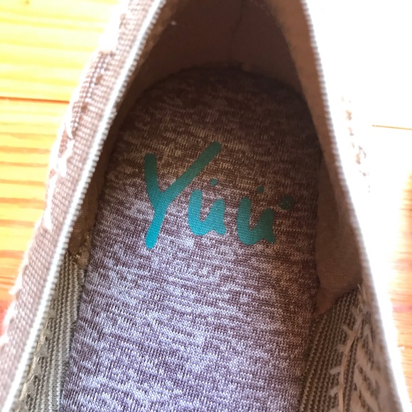 Yuu Beige Embroidered Cushioned Flats, EUC, 7 - Picture 3 of 10